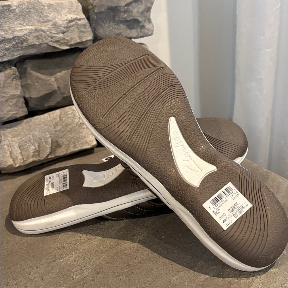 Clarks Cloudsteppers Cushion soft,shock absorbing,lightweight,grippy sandals - Picture 7 of 10